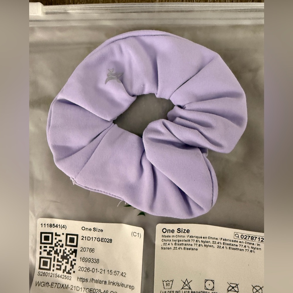 Halara Softlyzero™ Plush Solid Pleated Scrunchie NWT/NEW In Bag - Picture 6 of 6